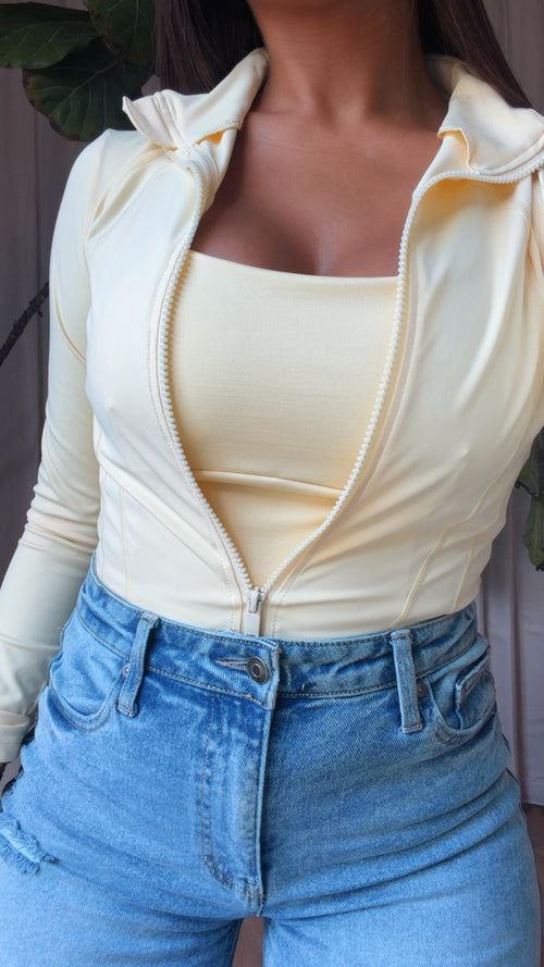 L - XL JACKET COLOR AMARILLO BUTTER