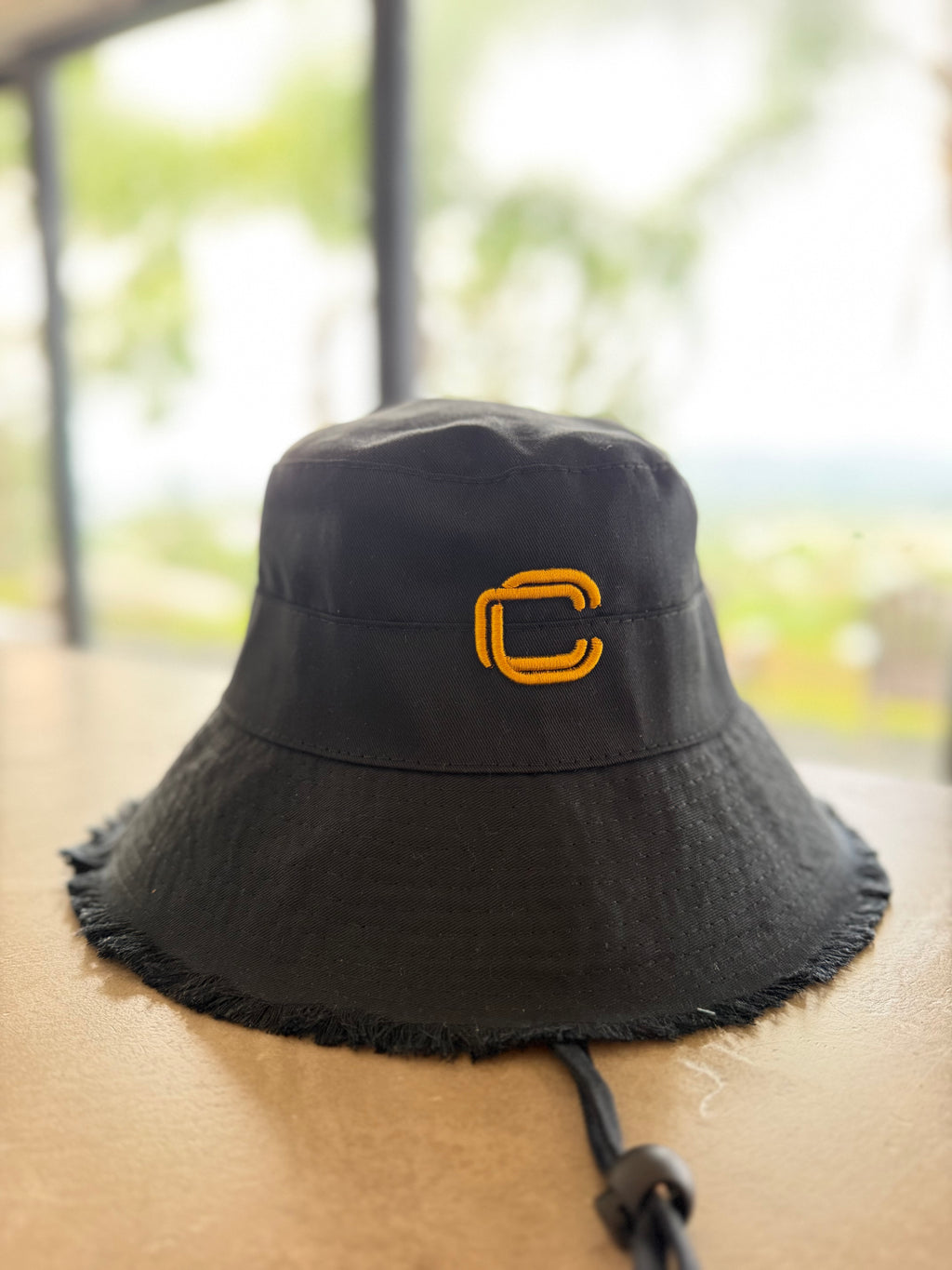 BLACK BUCKET HAT