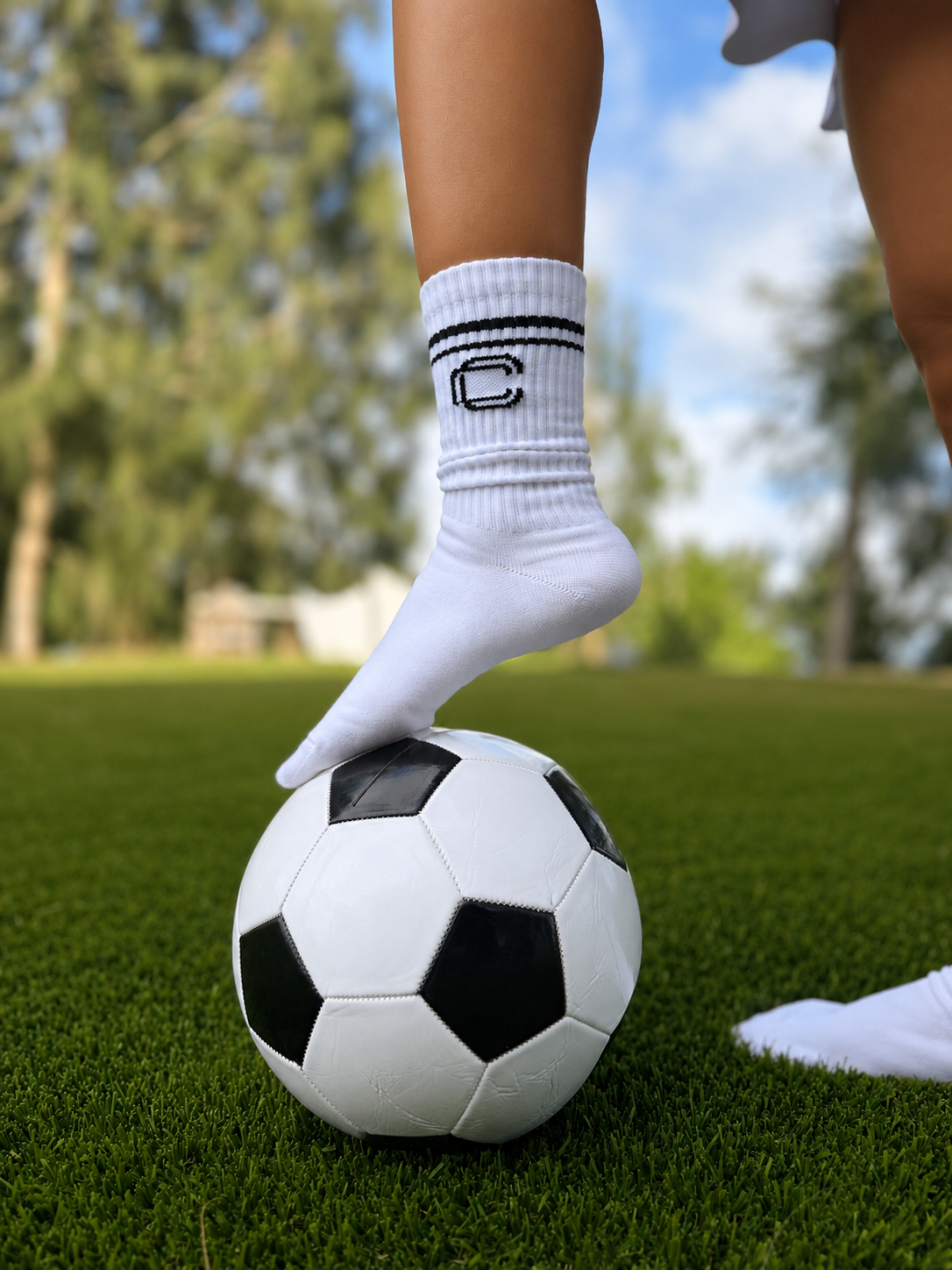 HALF CALF SOCK WHITE & BLACK